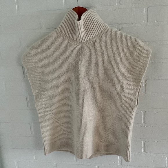 🌺Host Pick!🌺 OUI Boxy Cap sleeve Ribbed knit Cream/Oatmeal Wool blend Size 12 - Picture 7 of 14